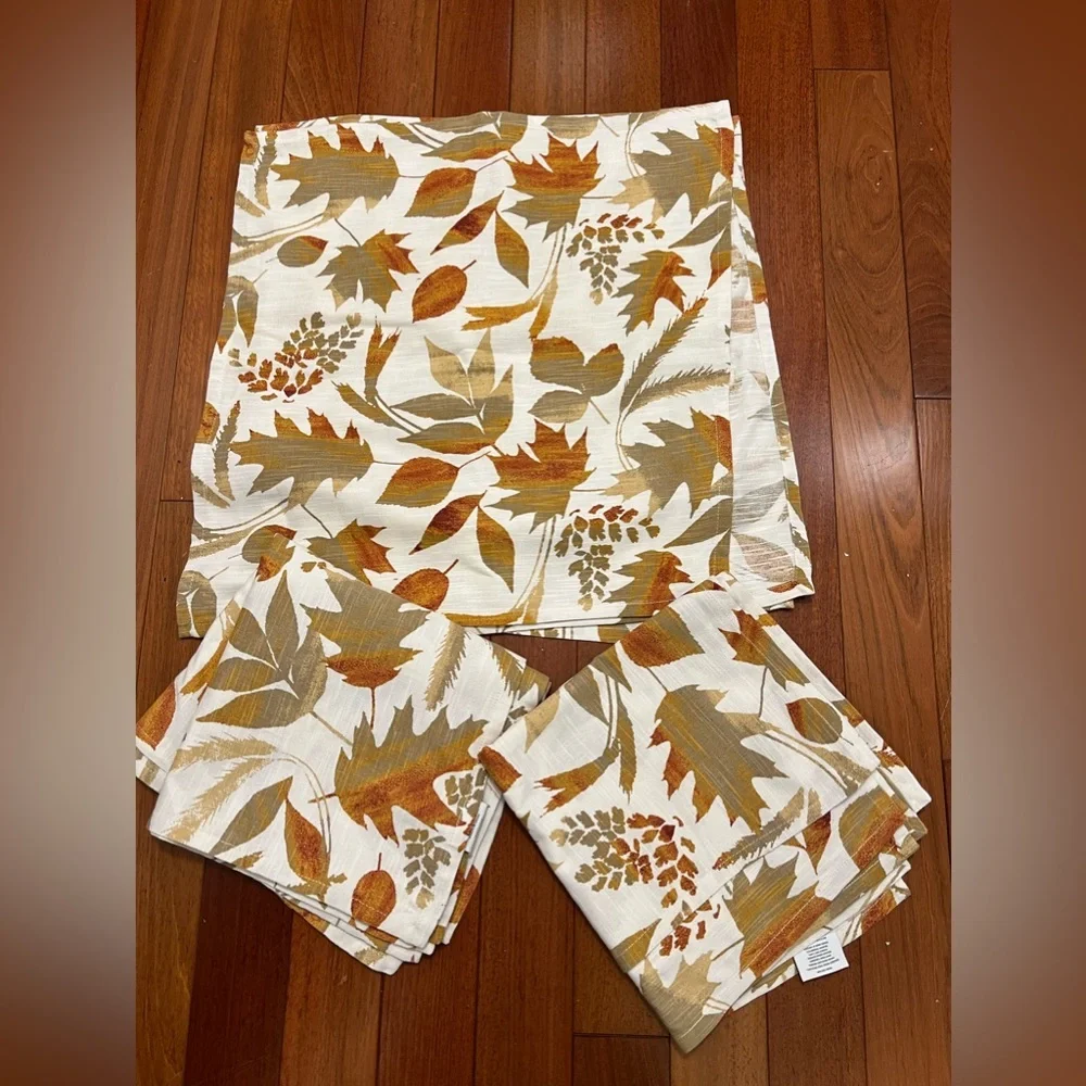 Napkins Set of 12 Leaf Pattern in Fall Colors NWOT